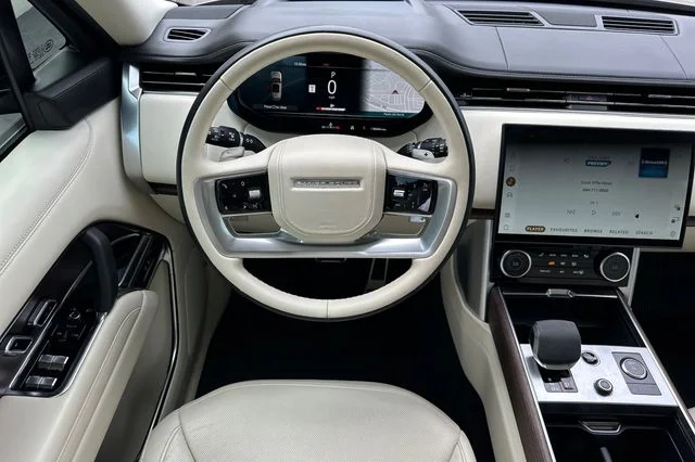 Used 2023 Lantau Bronze Metallic Land Rover Autobiography image 13