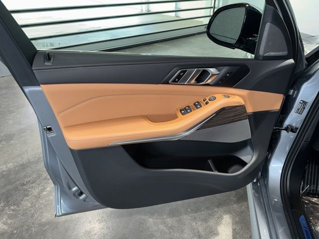 New 2026 Skyscraper Grey Metallic BMW xDrive40i image 13