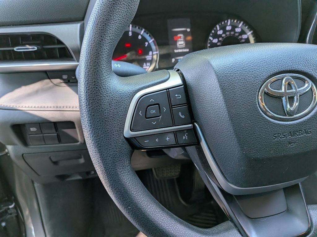Used 2022 Gray Toyota L image 21