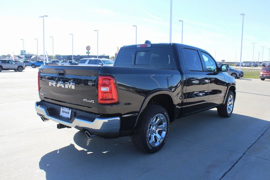 New 2026 Diamond Black Crystal Pearl-Coat Exterior Paint RAM Big Horn/Lone Star image 3