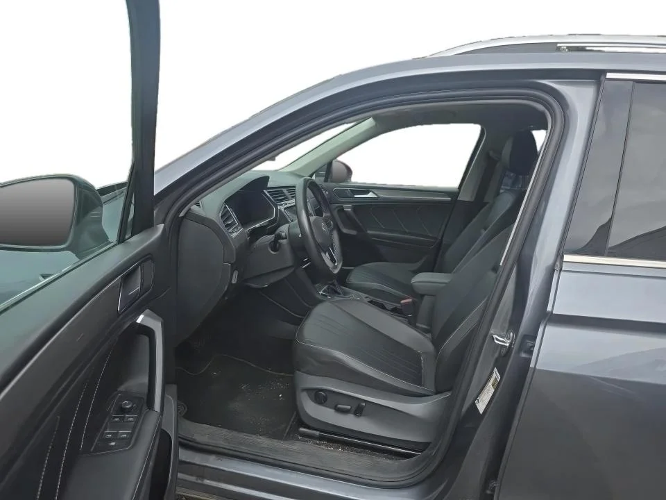 Used 2023 Platinum Gray Metallic Volkswagen SE image 2