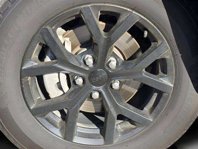 Used 2024 Bright White Clearcoat Jeep  image 23