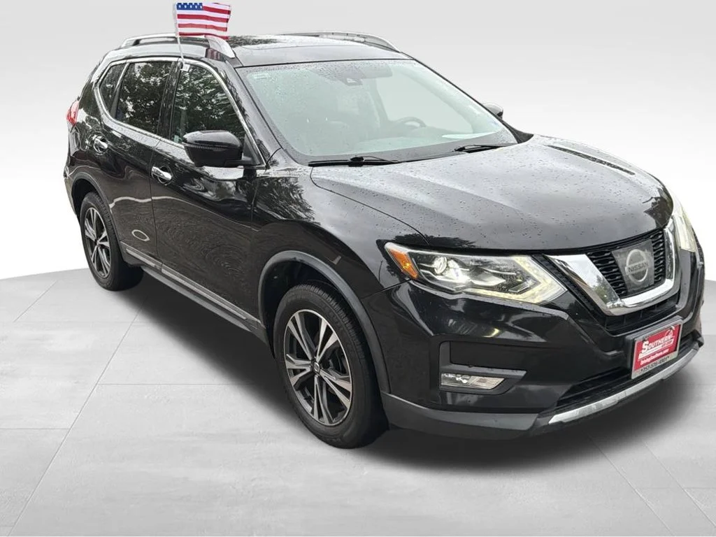 Used 2017 Black Nissan SL image 4