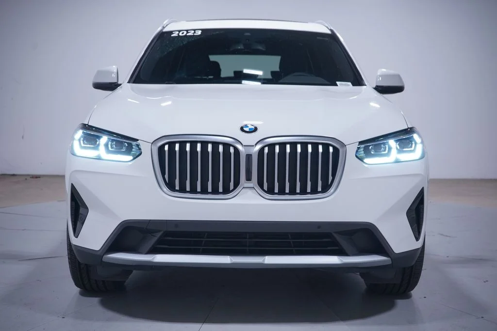 Used 2024 Alpine White BMW sDrive30i image 4