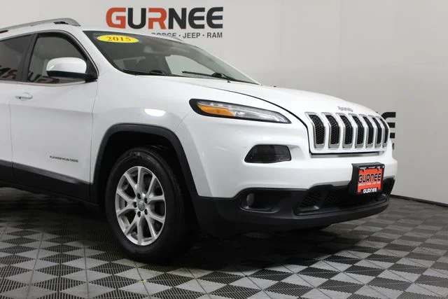 Used 2015 White Jeep Latitude image 24