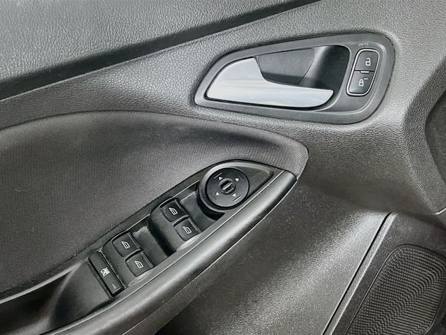 2018 Ford Focus SE - Photo 9