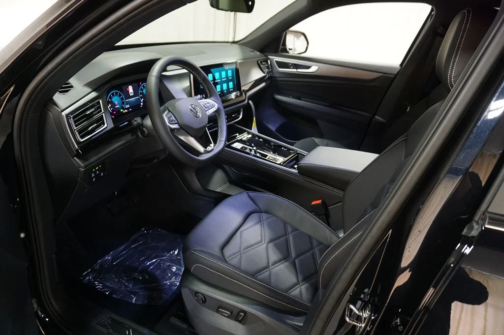 New 2026 Deep Black Volkswagen 2.0T SE w/Technology image 9