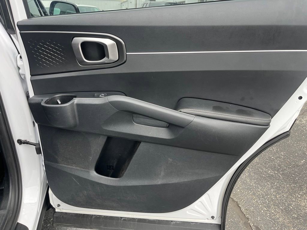 Used 2022 White Kia S image 31