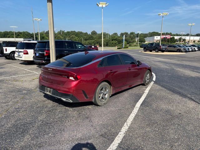 Used 2022 Passion Red Kia LXS image 3