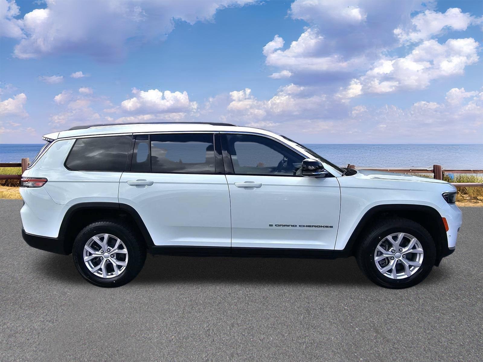 Used 2023 Bright White Clearcoat Jeep Limited image 8