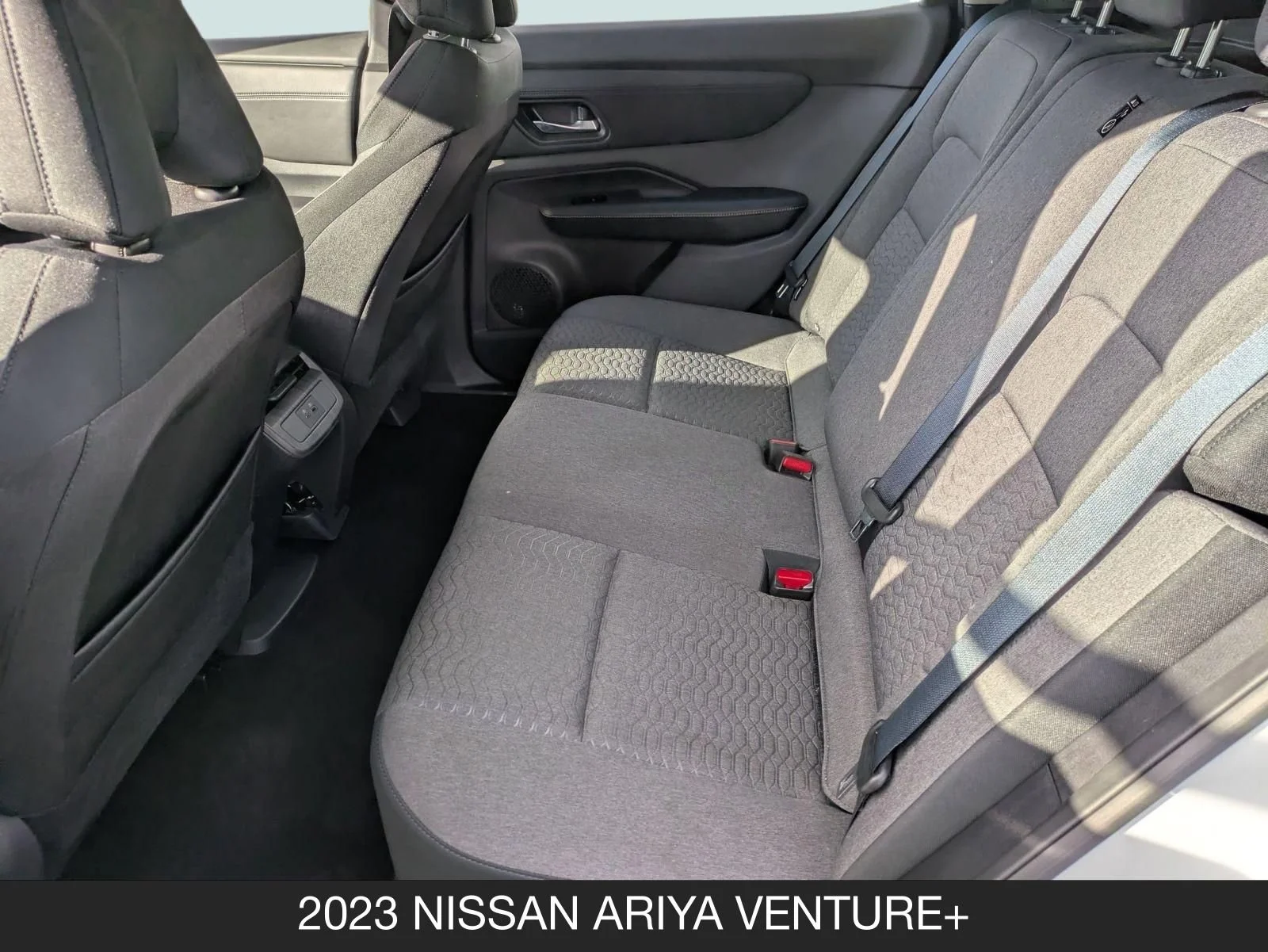 Used 2023 Everest White Pearl Tricoat/Black Diamond Pearl Nissan VENTURE+ image 15