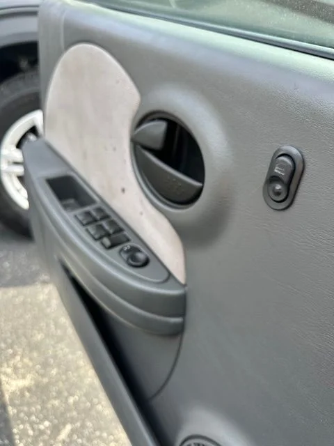 Used 2004 Silver Saturn 2 image 21