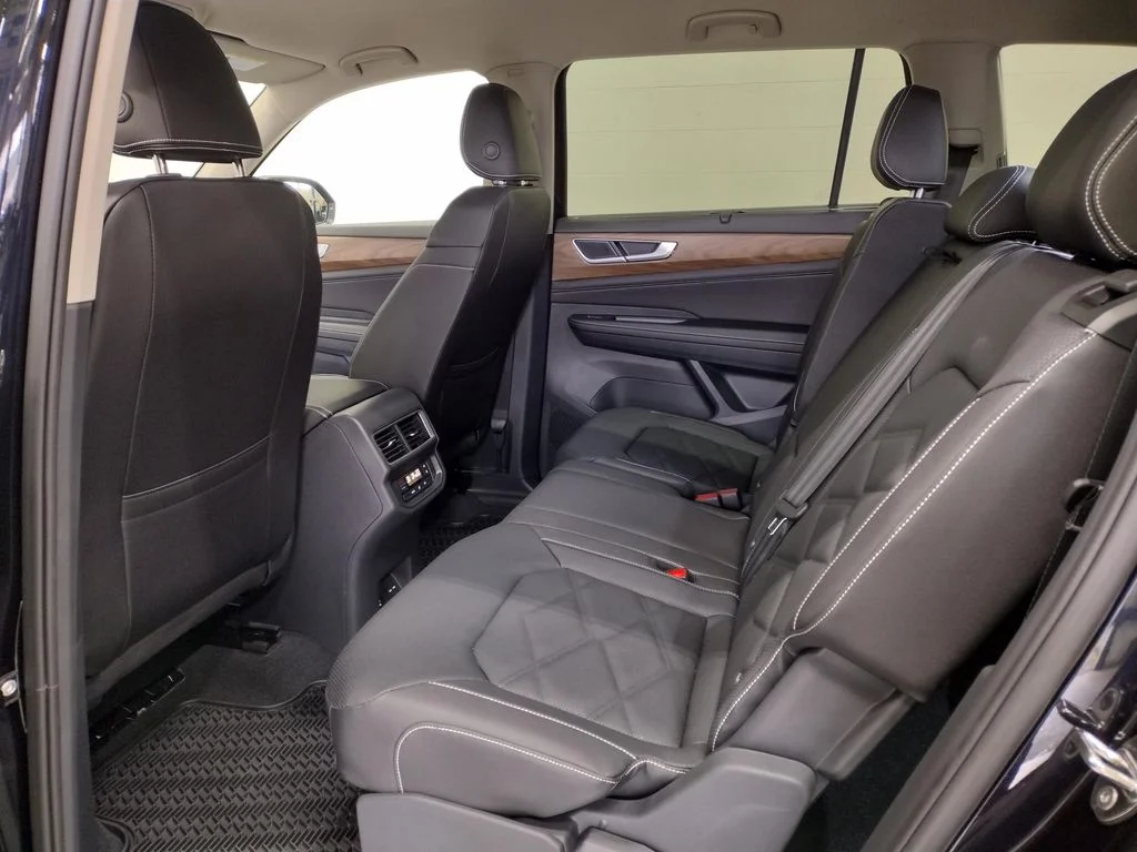 New 2026 Black Volkswagen 2.0T SE w/Technology image 26