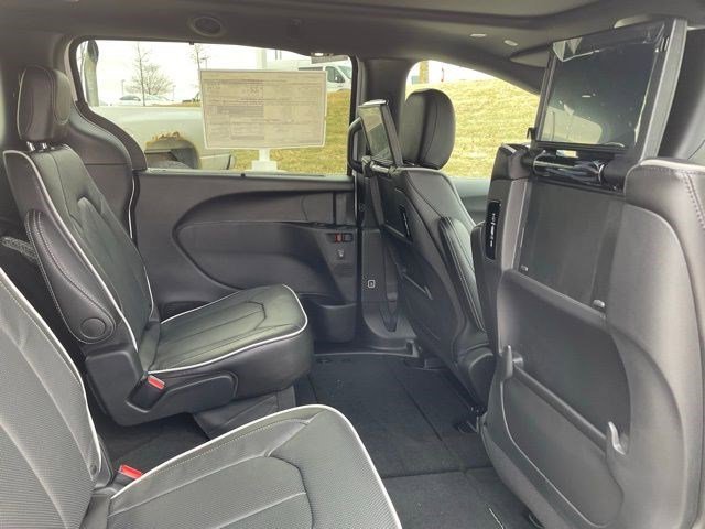 New 2026 Bright White Clearcoat Chrysler Limited image 12