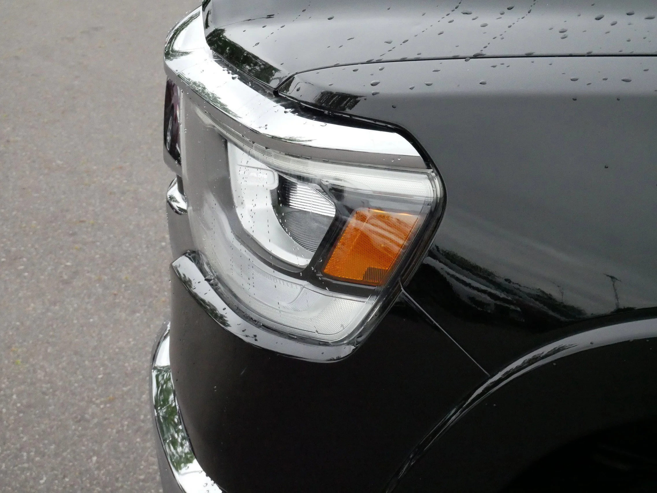 Used 2022 Diamond Black Crystal Pearlcoat Ram Laramie image 16