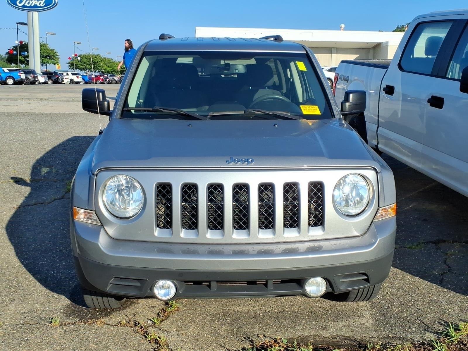 Used 2016 Billet Silver Metallic Clearcoat Jeep Sport image 2