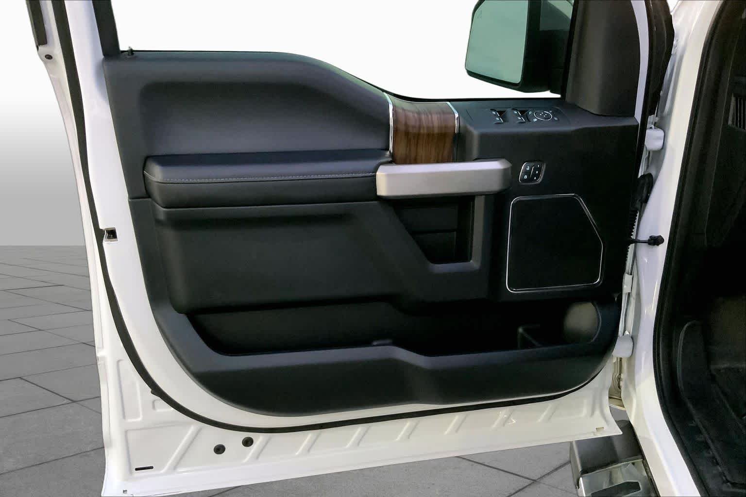 Used 2019 Oxford White Ford LARIAT image 18