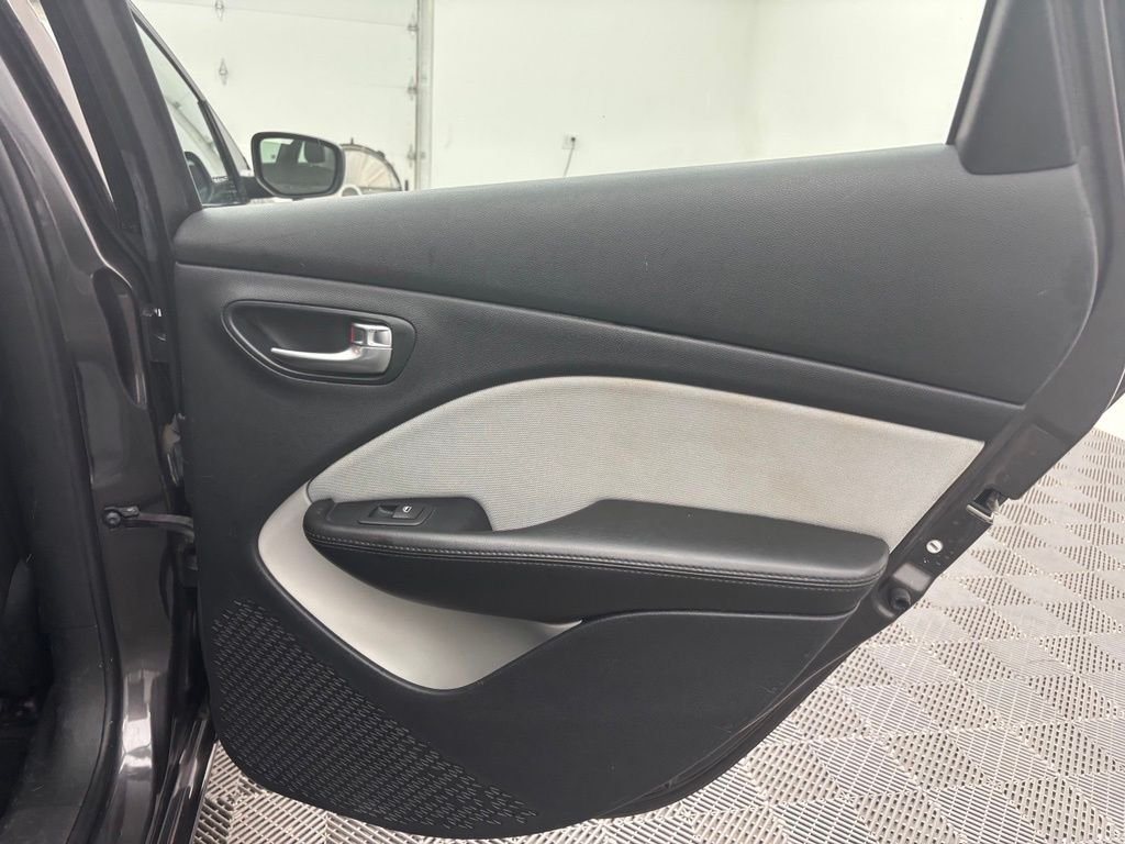 Used 2016 Granite Crystal Clearcoat Metallic Dodge SXT image 36