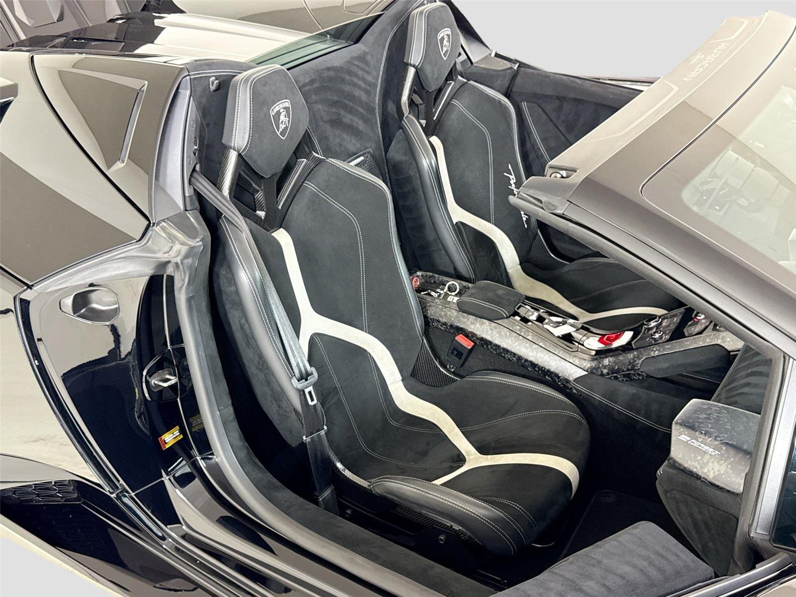 Used 2018 Nero Noctis Lamborghini Performante Spyder | Carbon Buckets | Branding Pkg image 25