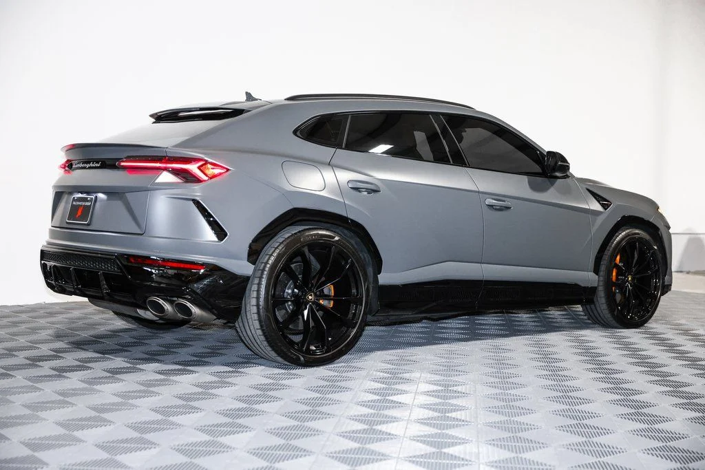Used 2022  Lamborghini  image 5