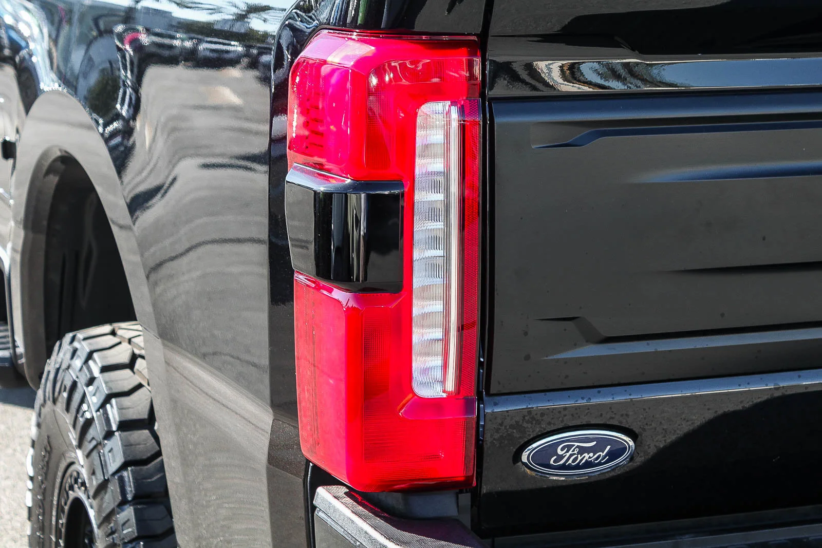 New 2025 Agate Black Metallic Ford F-350® King Ranch® image 9