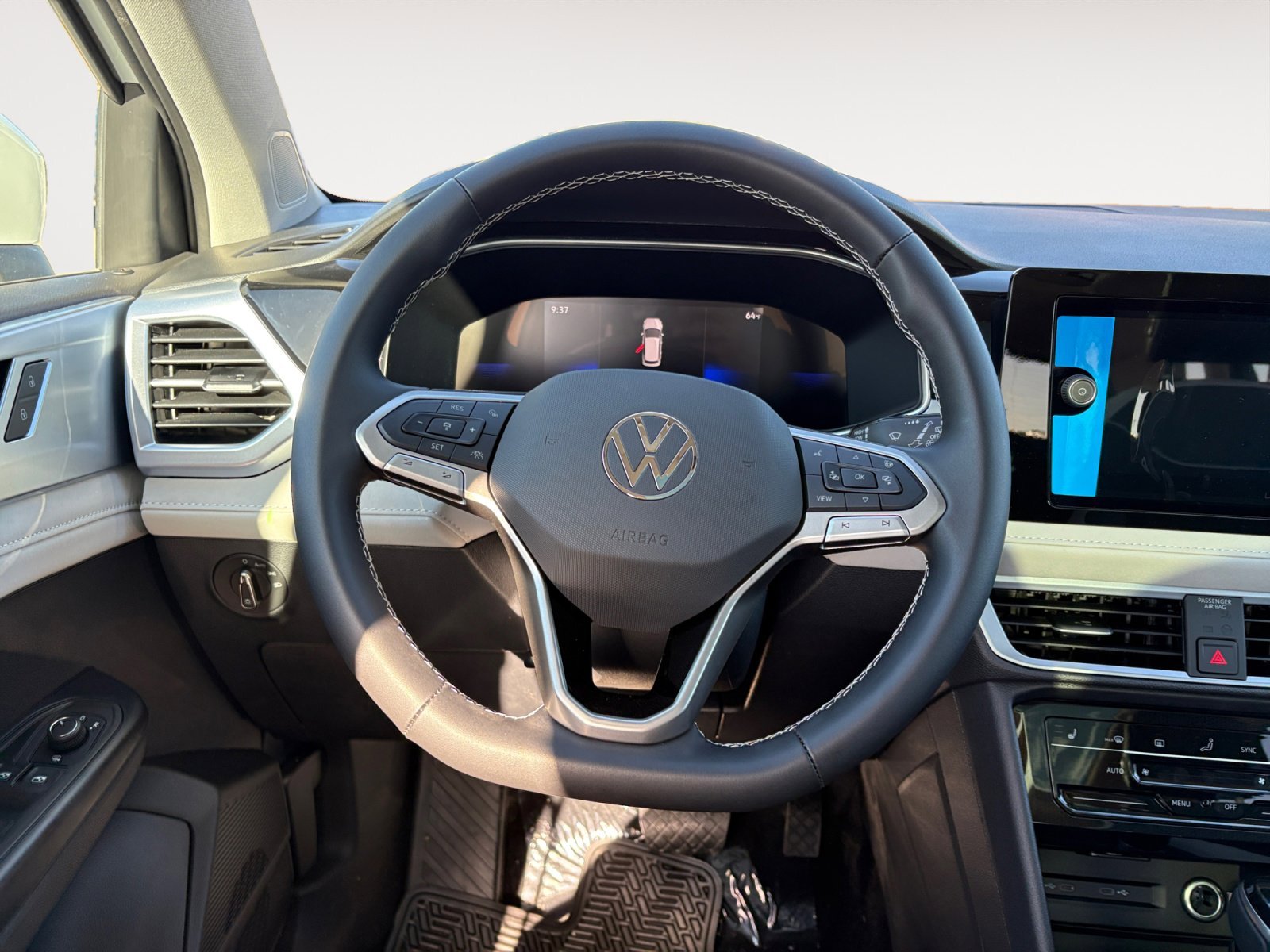 New 2026 Pure White Volkswagen SE image 15