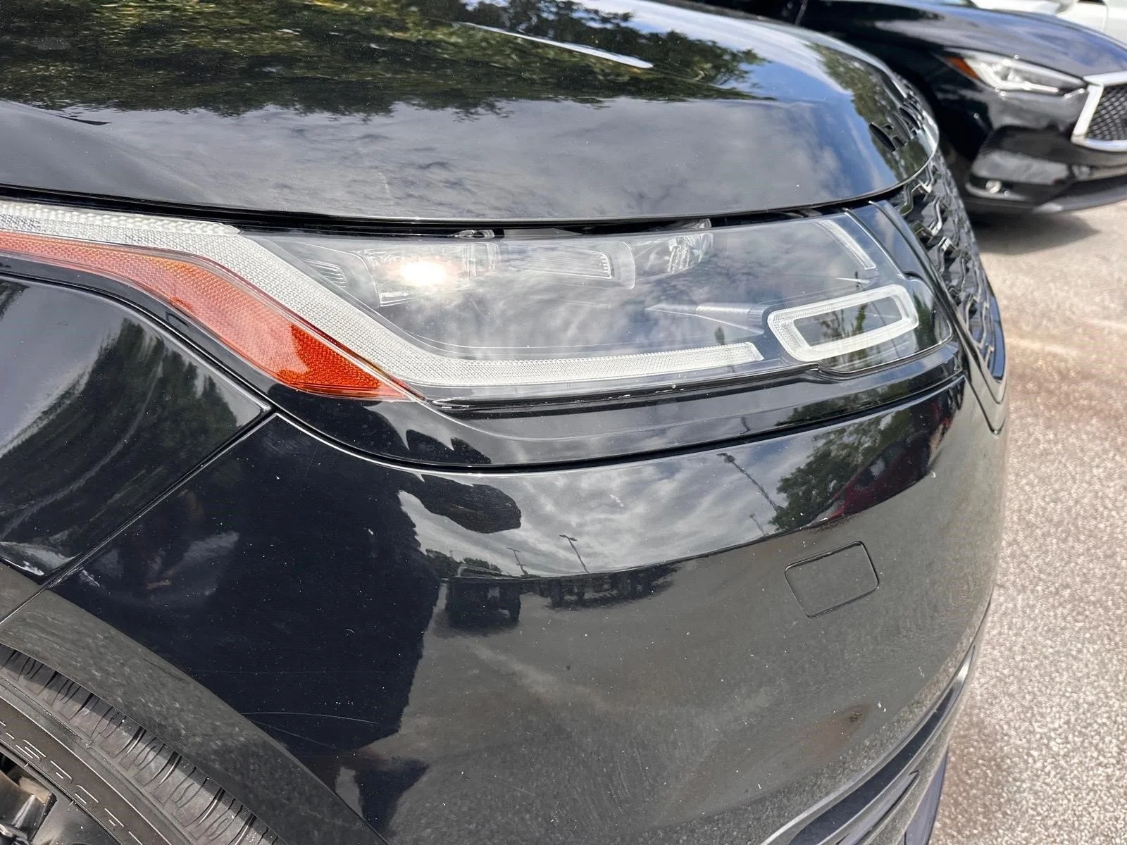 Used 2020  Land Rover R-Dynamic S image 18