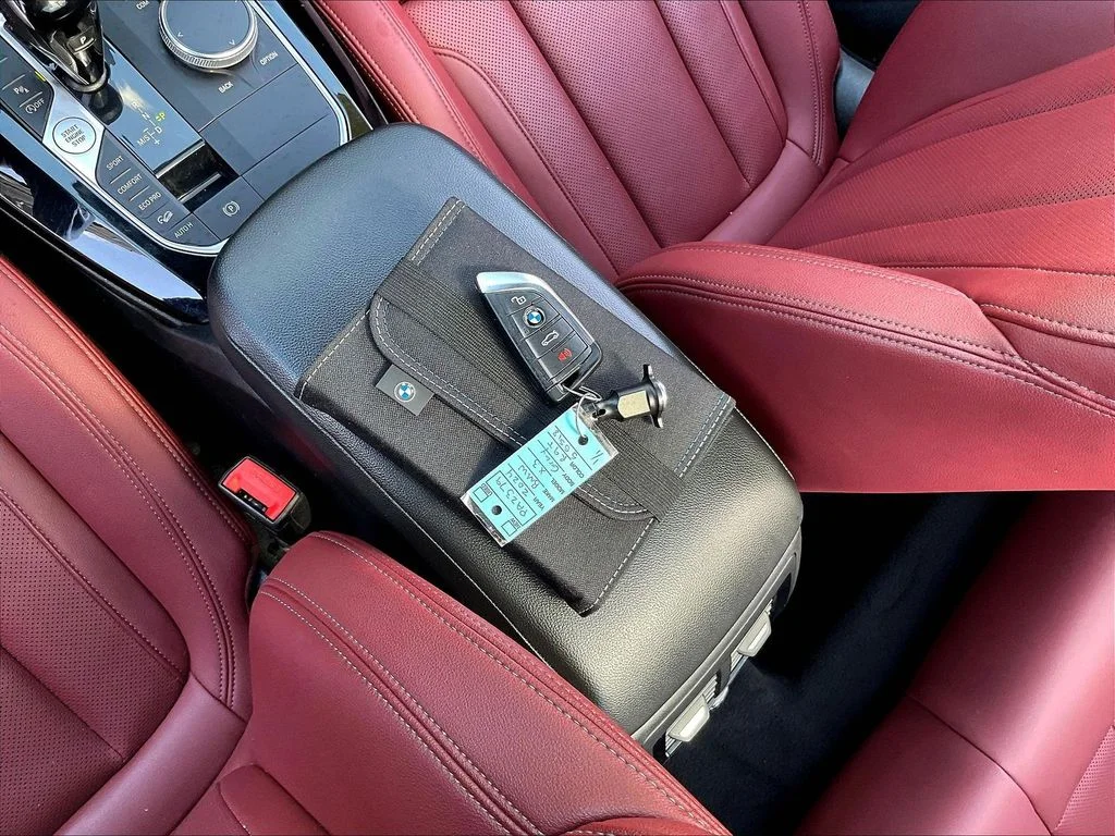 Used 2024 Gray BMW xDrive30i image 37
