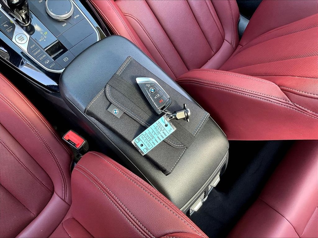 Used 2024 Gray BMW xDrive30i image 37