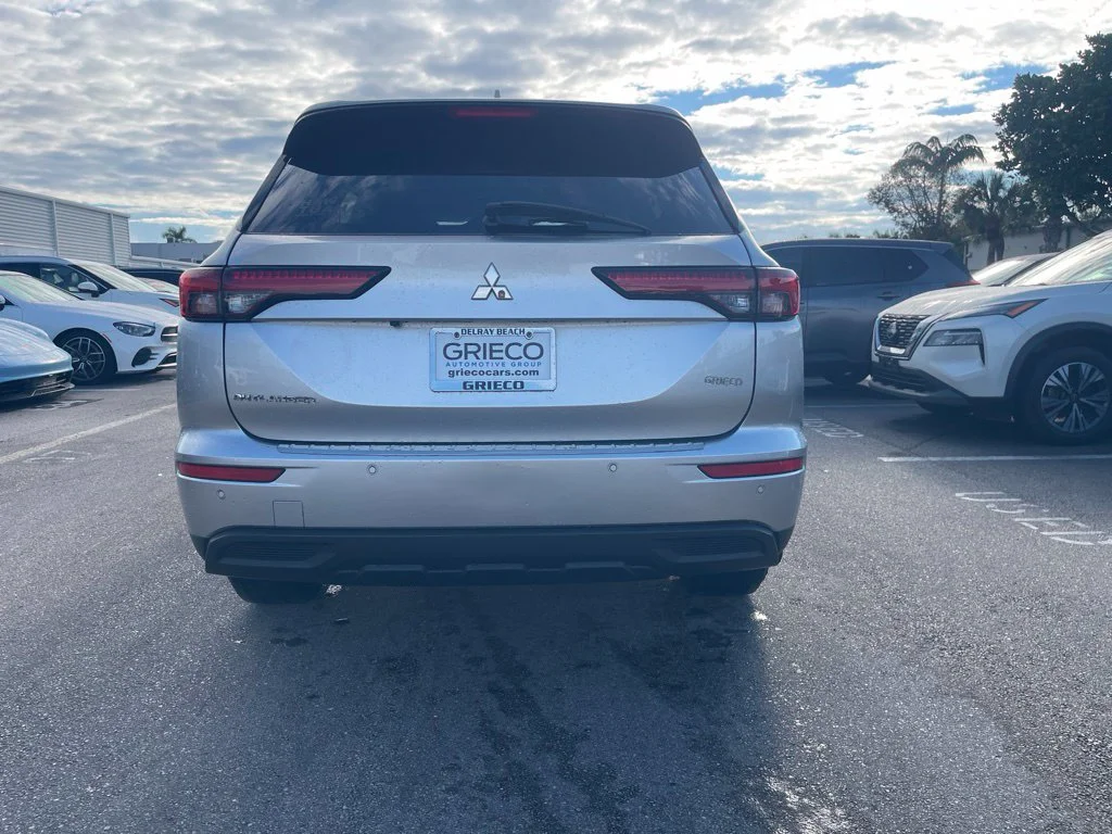 Used 2022 Silver Mitsubishi ES image 4