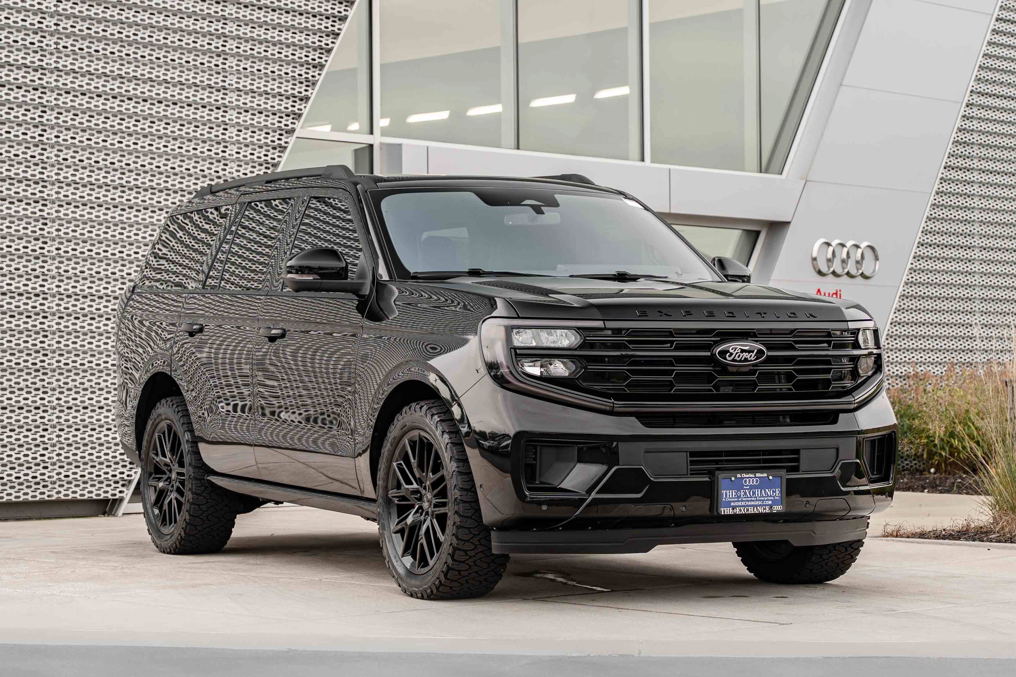 Used 2025 Agate Black Metallic Ford Platinum image 1