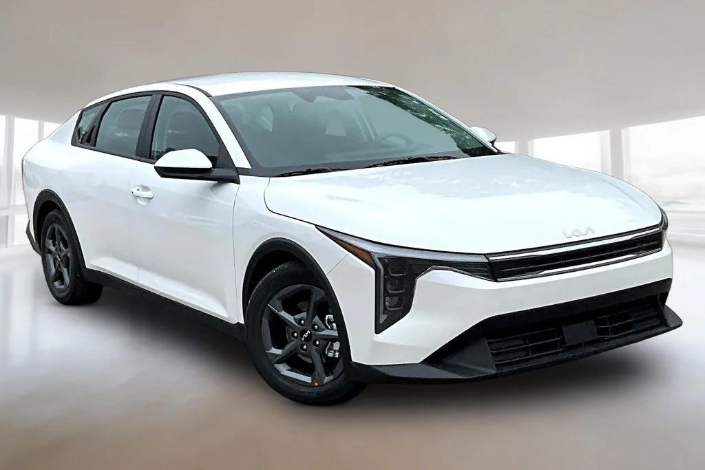 New 2026 Snow White Pearl Kia LXS image 2