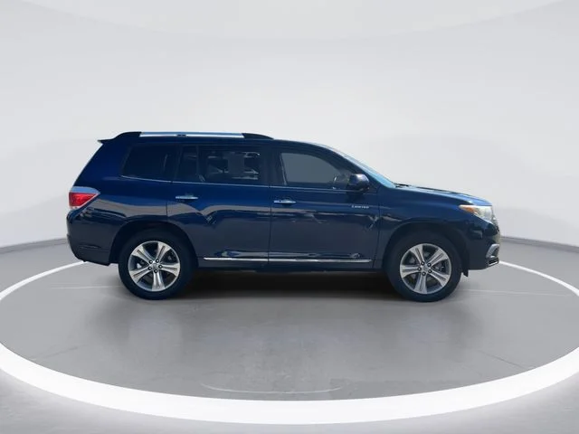 Used 2013 Blue Toyota Limited image 8