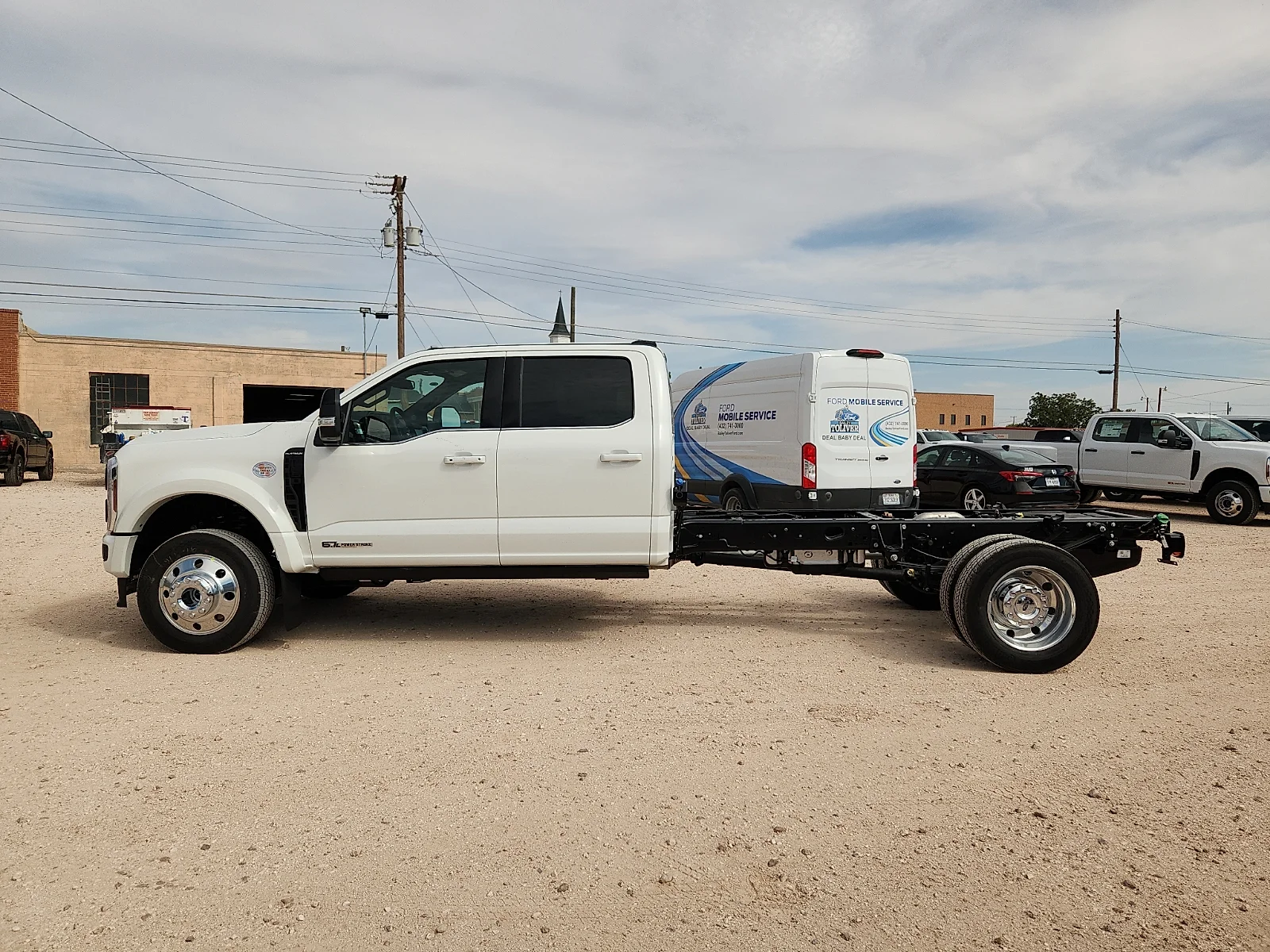 New 2027 Star White Metallic Tri-Coat Ford Platinum image 4