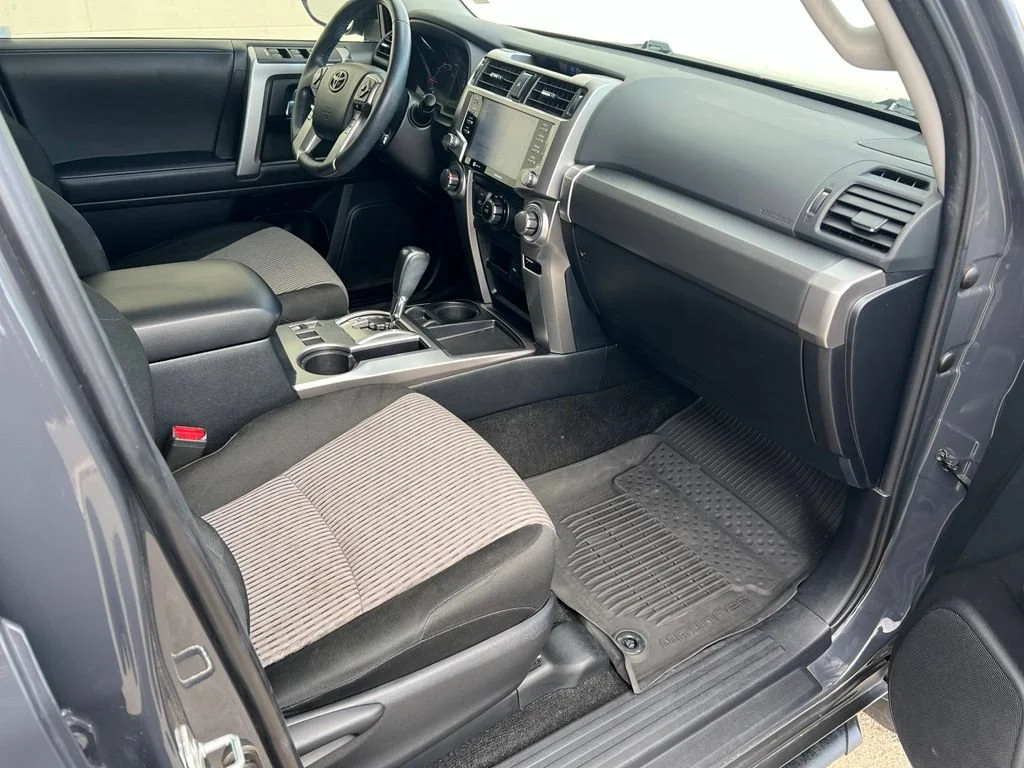 Used 2024  Toyota SR5 image 31