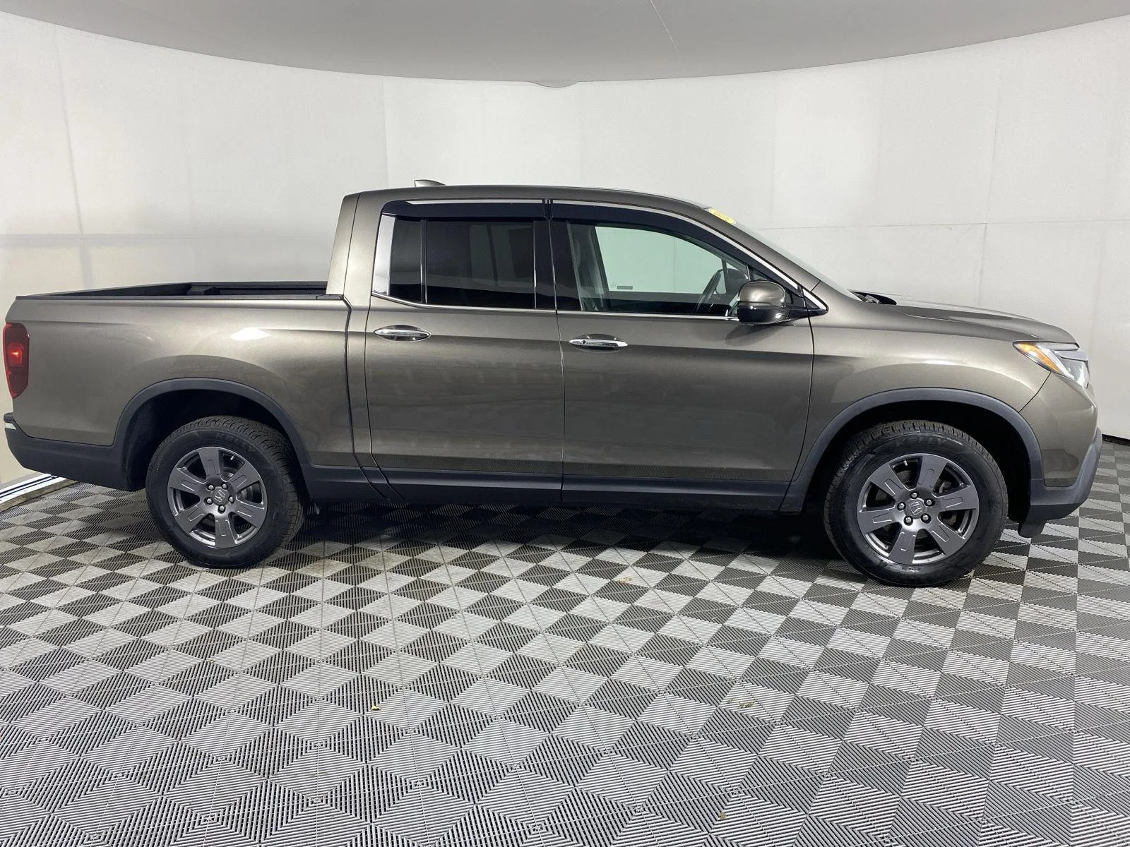 Used 2020 Pacific Pewter Metallic Honda RTL-E image 8