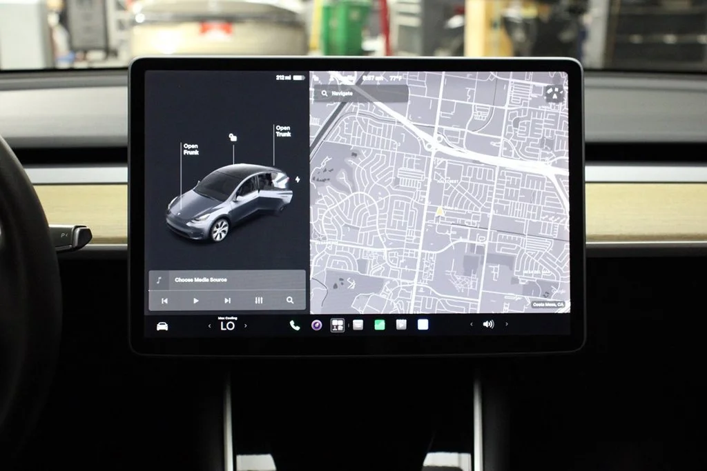 Used 2020 Solid Black Tesla Long Range image 22