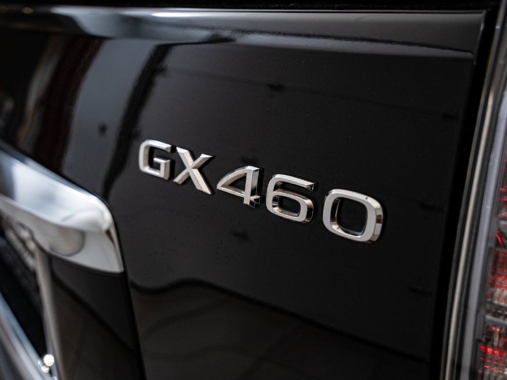 Used 2021 Black Lexus 460 image 16