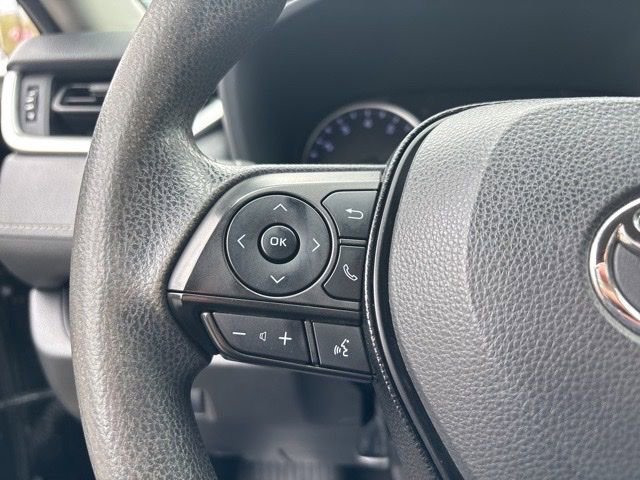 Used 2020 Midnight Black Metallic Toyota XLE image 21