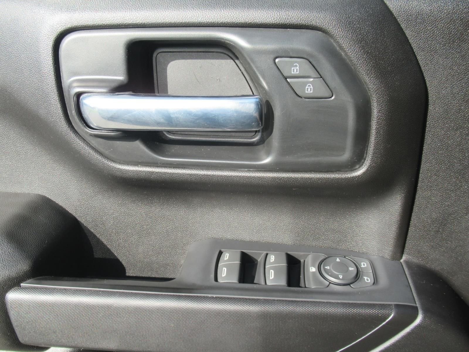Used 2022 Black Chevrolet Custom image 21