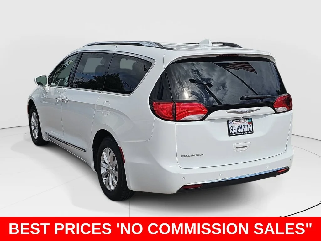 Used 2018 White Chrysler Touring L image 5