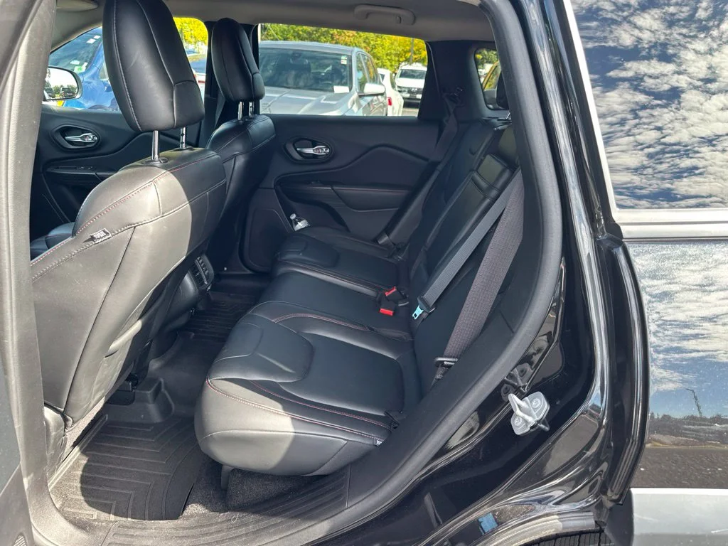 Used 2016 Black Jeep Trailhawk image 14