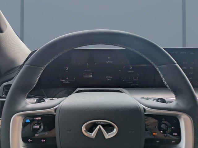 Used 2025 White INFINITI LUXE image 32