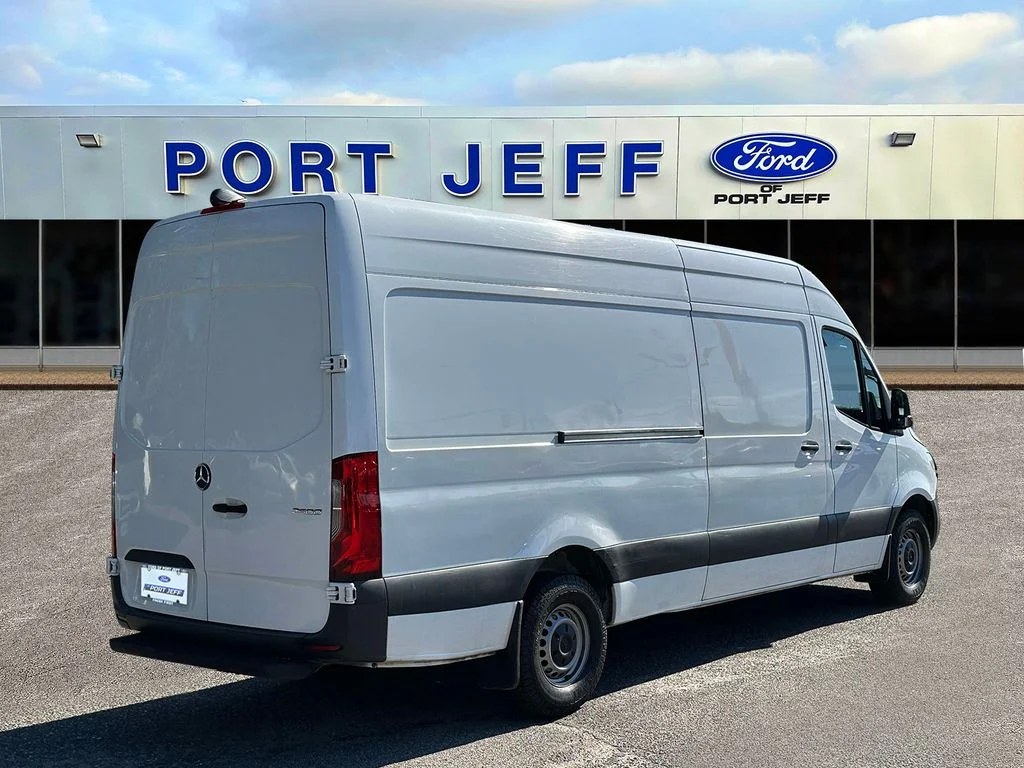Used 2021 White Mercedes-Benz Cargo 170 WB image 5
