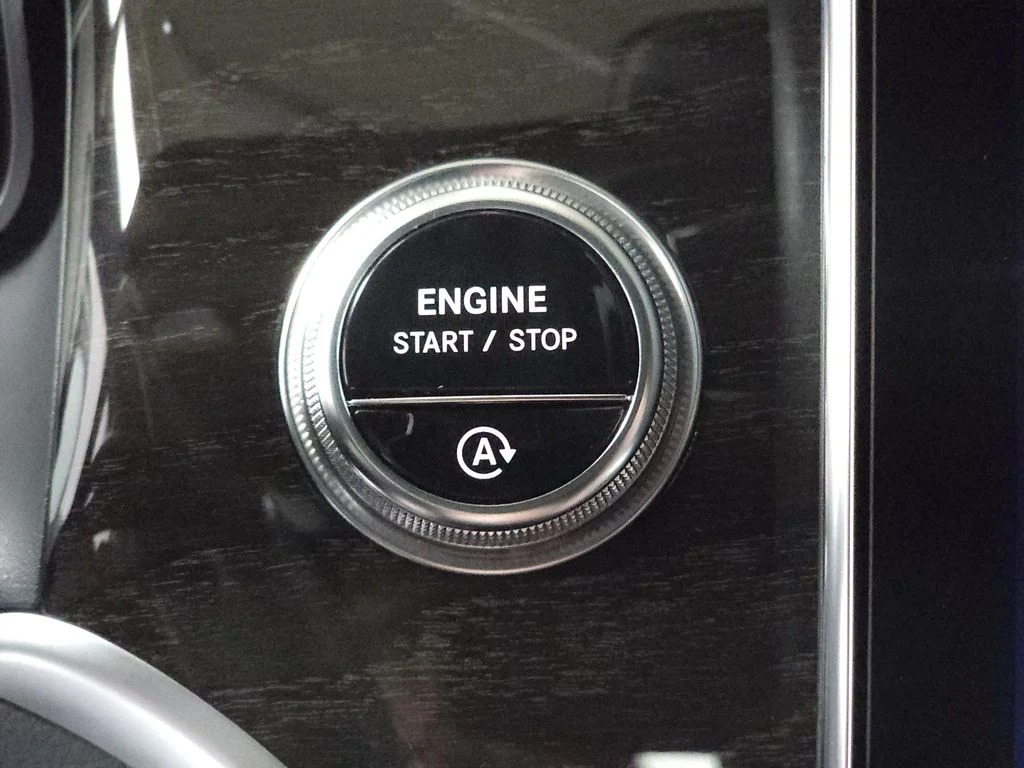 Certified Used 2026 Polar White Mercedes-Benz GLC 300 image 15