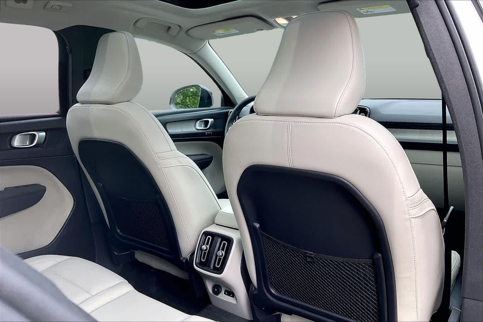 Used 2023 Crystal White Metallic Volvo Plus Dark Theme image 20