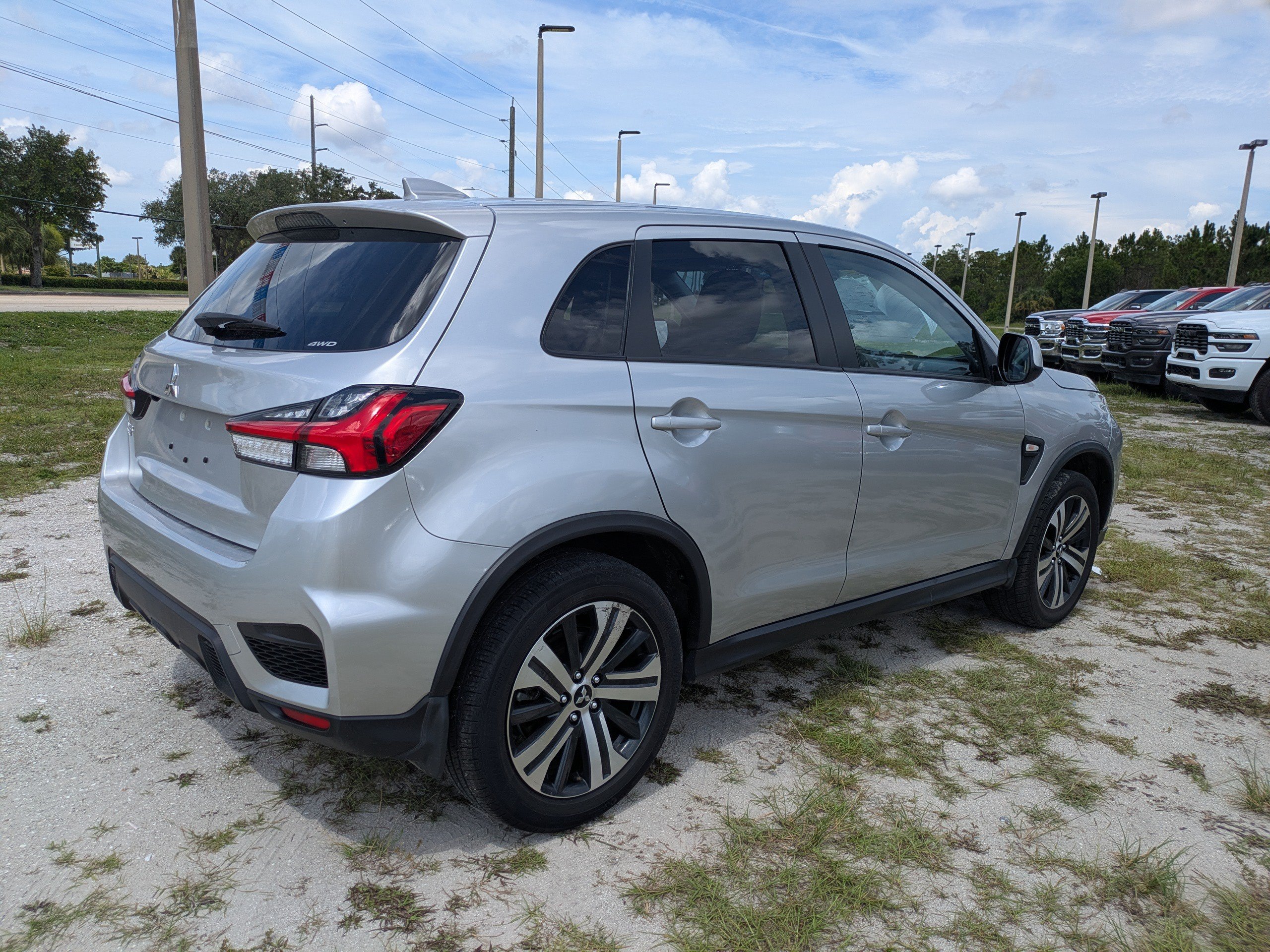 Used 2025 Silver Mitsubishi LE image 4