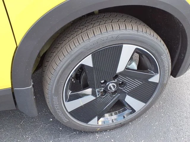New 2026 Yuzu Yellow Metallic / Super Black Two-tone Nissan SR image 16