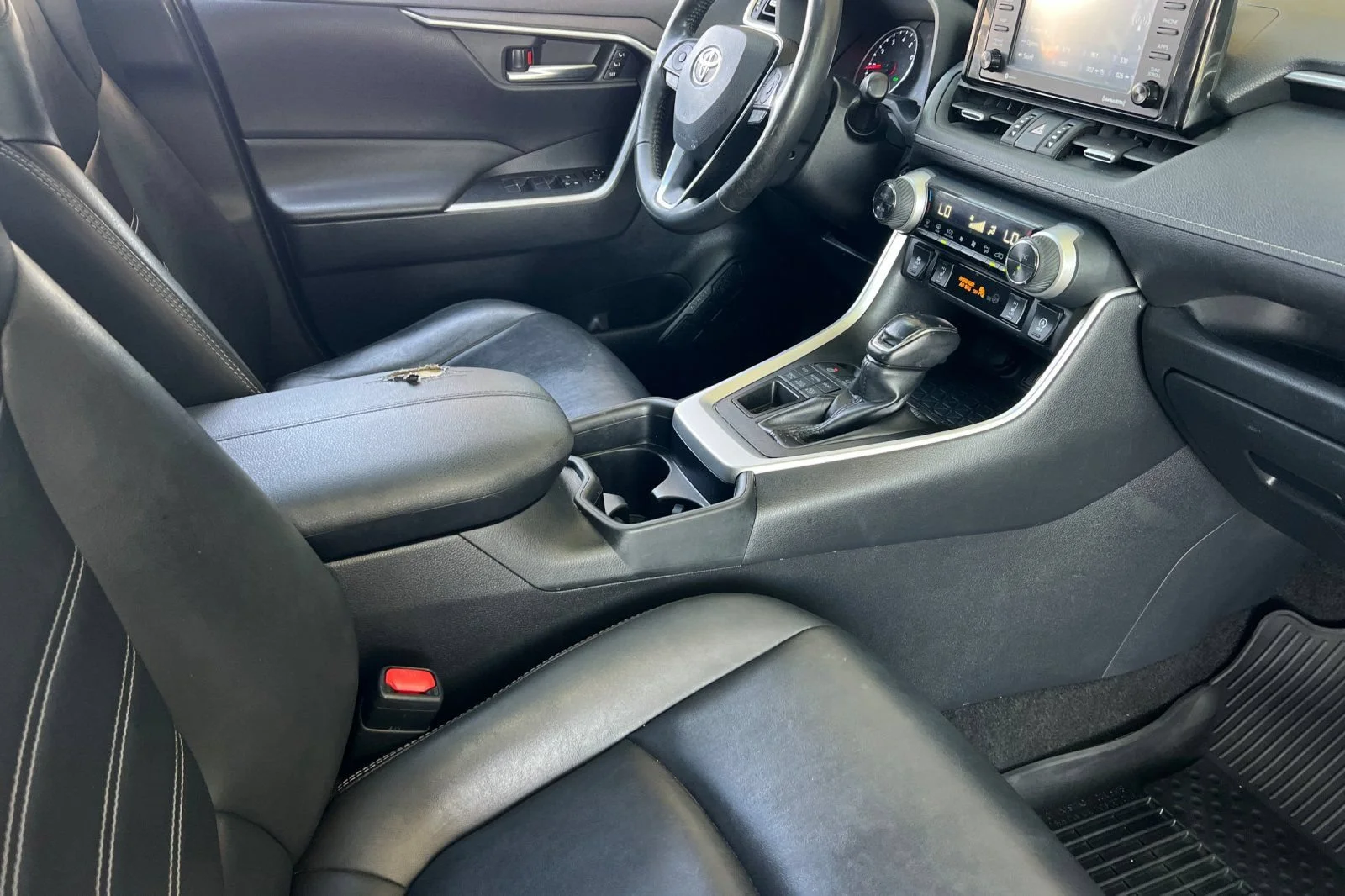 Used 2020 Gray Toyota XLE Premium image 16
