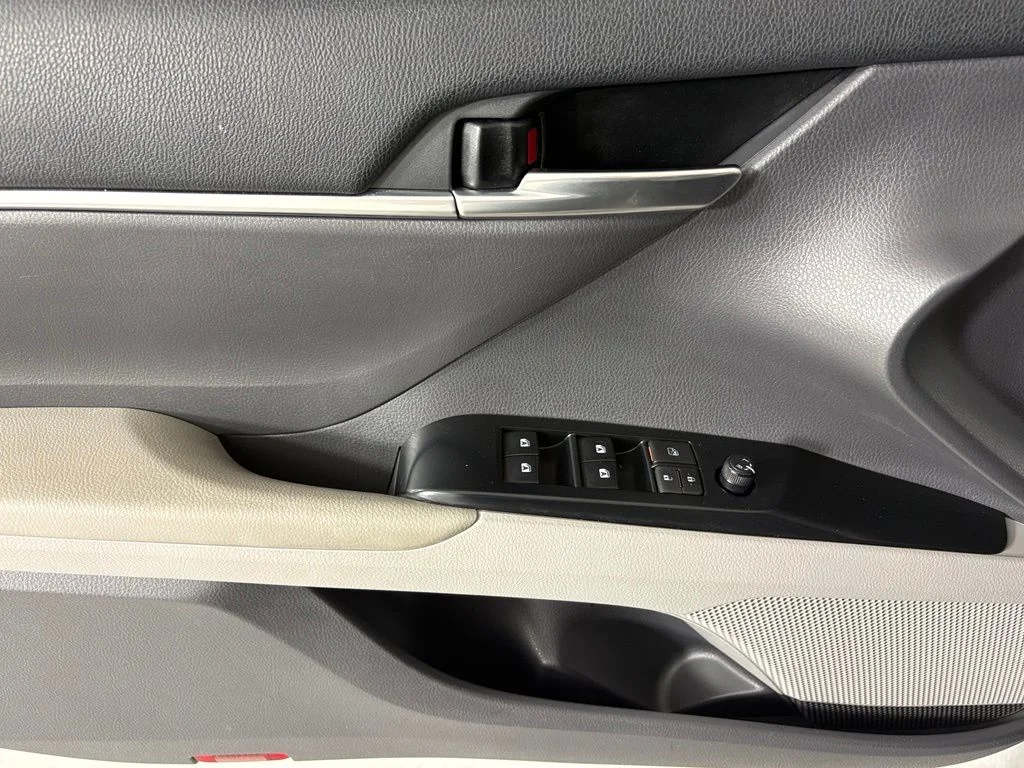 Used 2020 Silver Toyota LE image 18